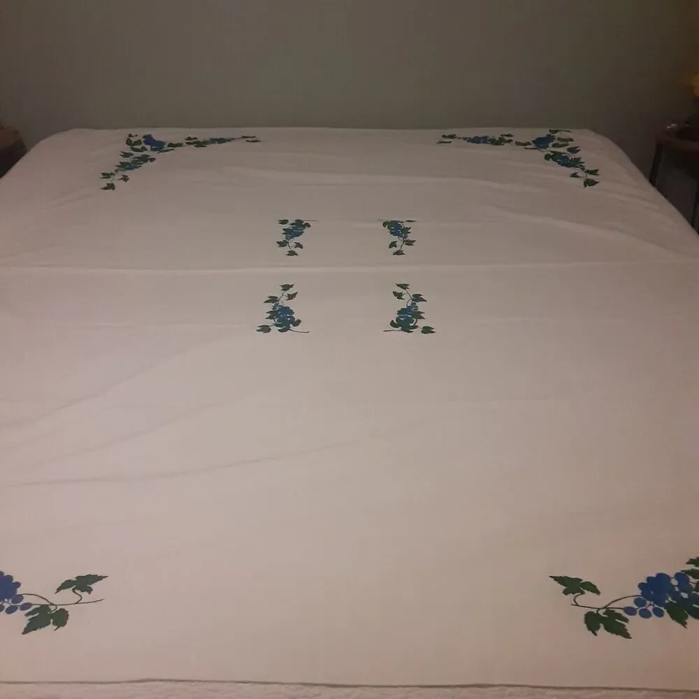 Vintage Grape Vine Tablecloth 62x78 Retro Versatile NOTE